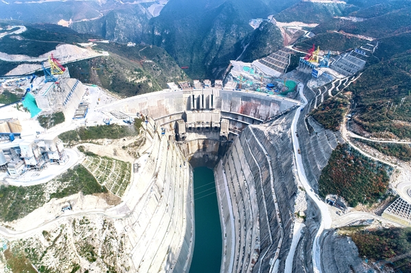 東莊大壩全線到頂現(xiàn)場。彭書園 攝 (20).jpg